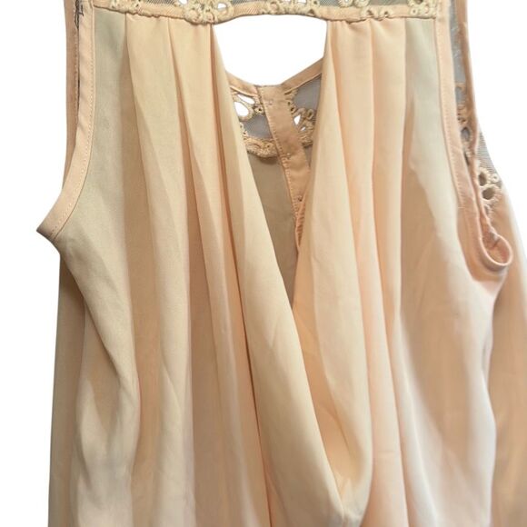 Flowy lace light weight tanktop size large - Picture 4 of 6